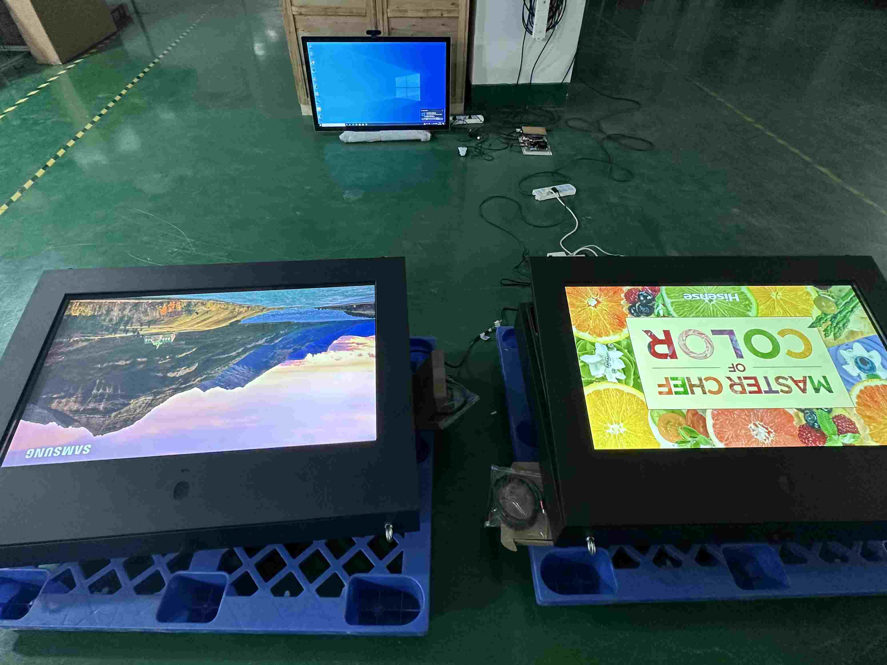 Outdoor 43 wall mounted 2500nits Kiosk 4K monitor